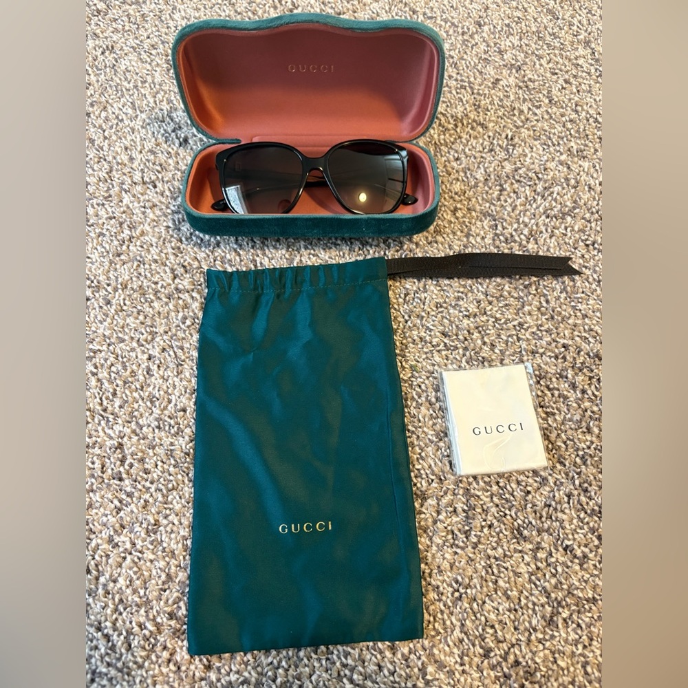 NEW GUCCI Black Gold Oversized Sunglasses Italy - GG3819/S Y6C9O 55mm - Picture 4 of 10